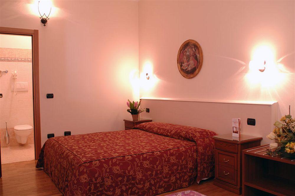 Hotel Hdomus Nogarole Rocca Eksteriør billede