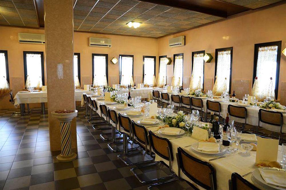 Hotel Hdomus Nogarole Rocca Eksteriør billede