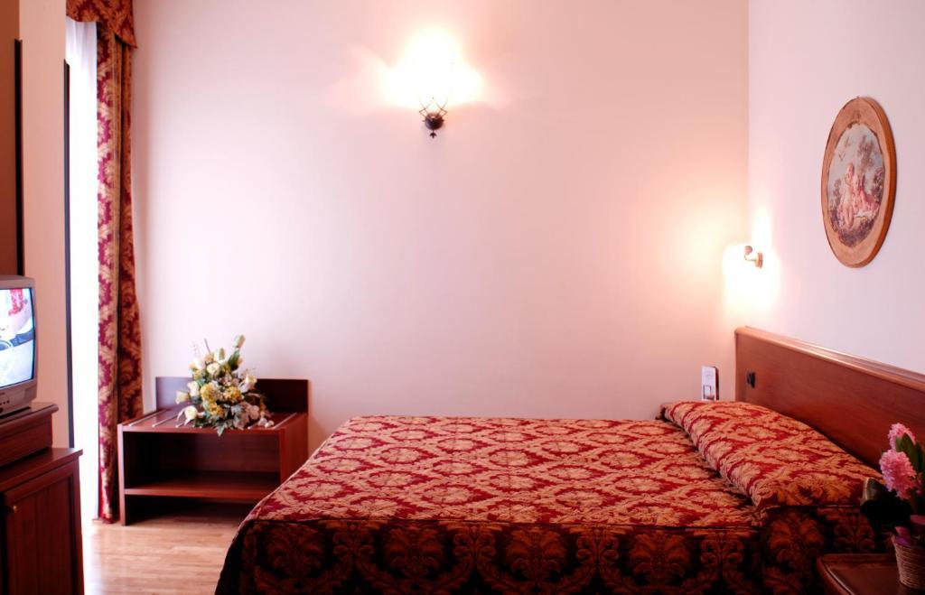 Hotel Hdomus Nogarole Rocca Værelse billede