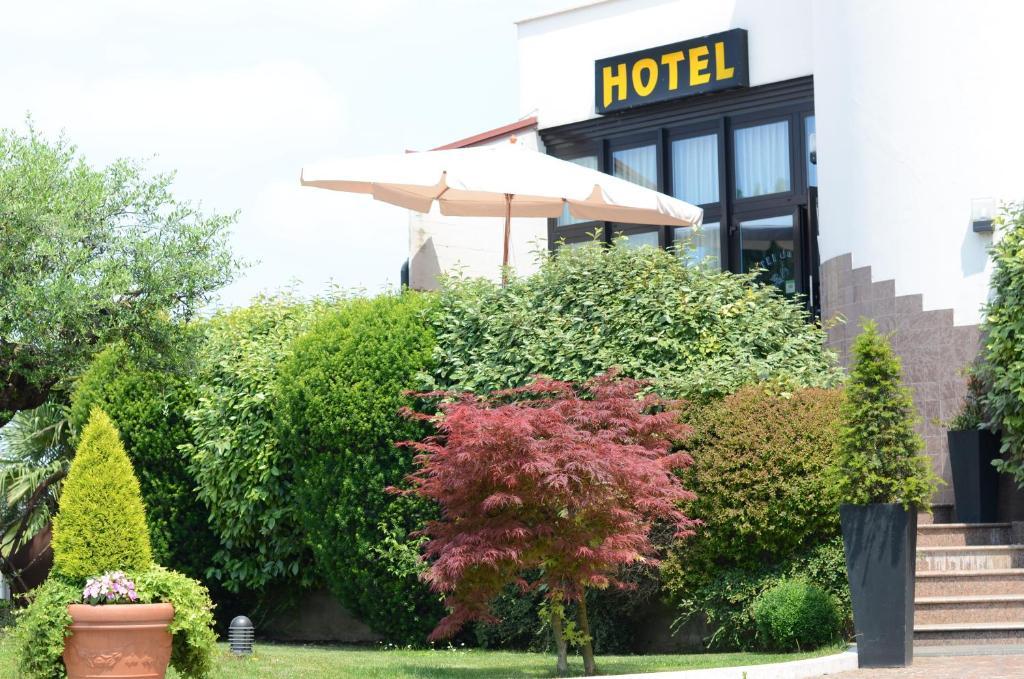 Hotel Hdomus Nogarole Rocca Eksteriør billede