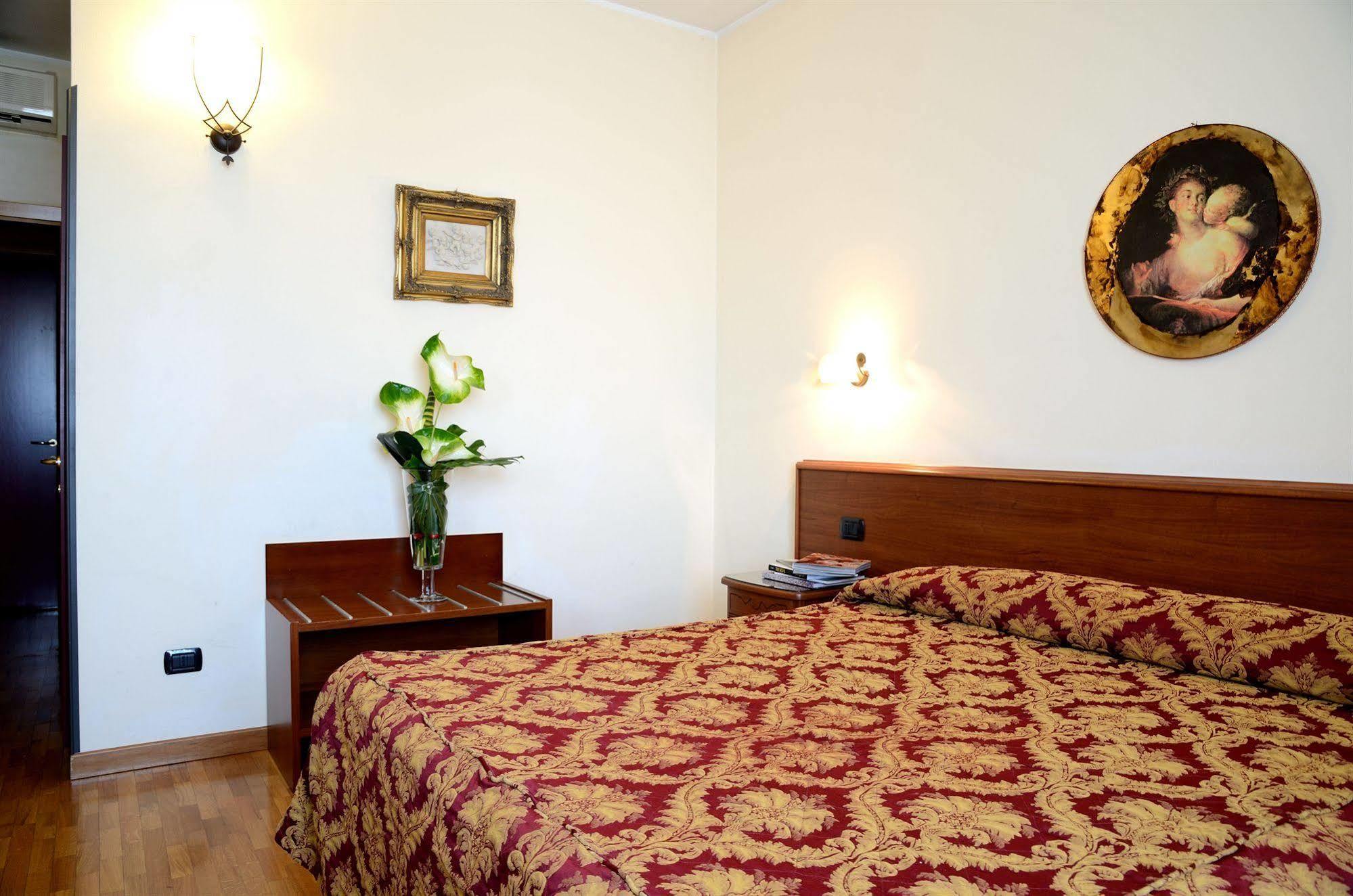 Hotel Hdomus Nogarole Rocca Eksteriør billede
