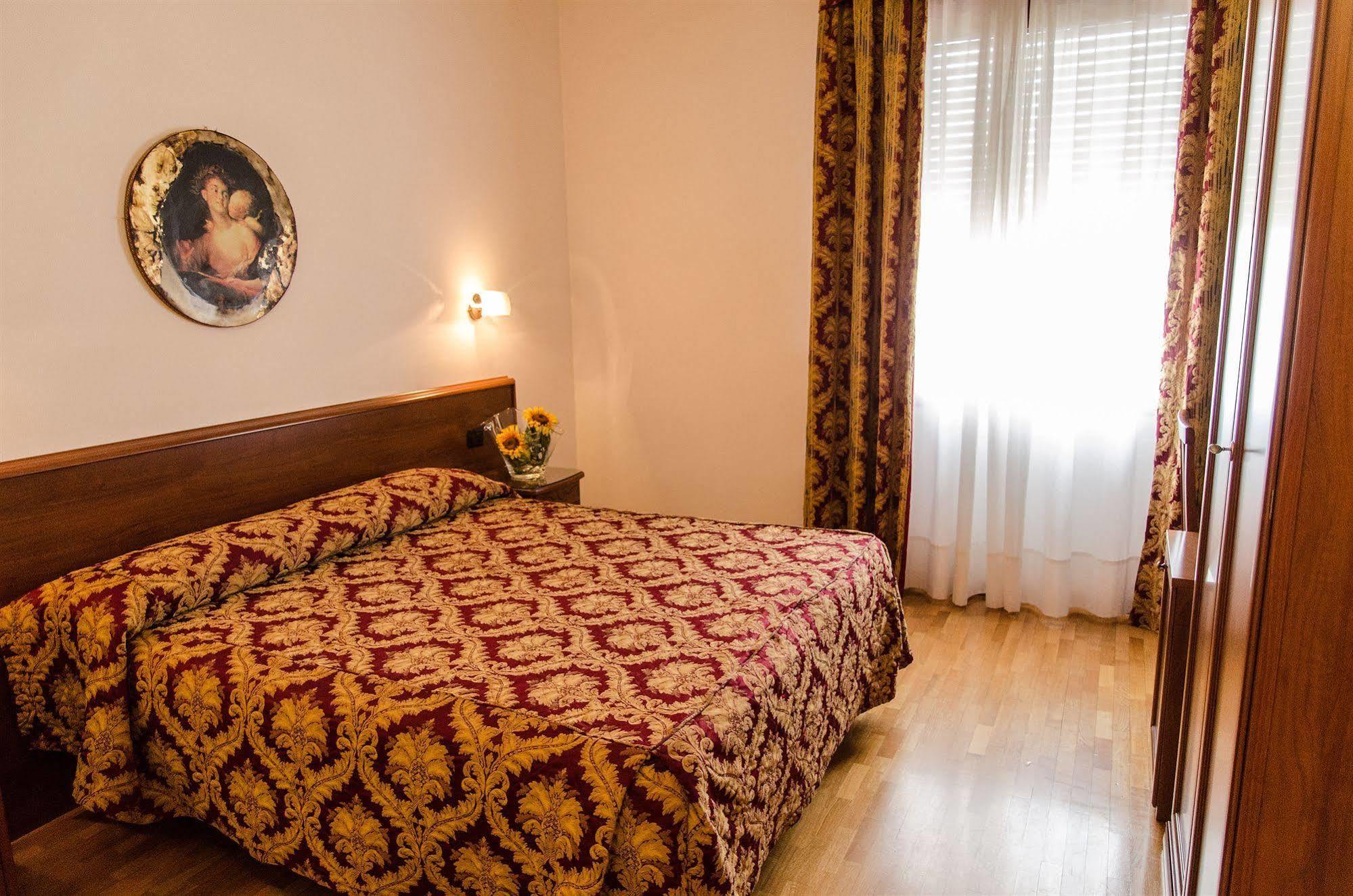 Hotel Hdomus Nogarole Rocca Eksteriør billede