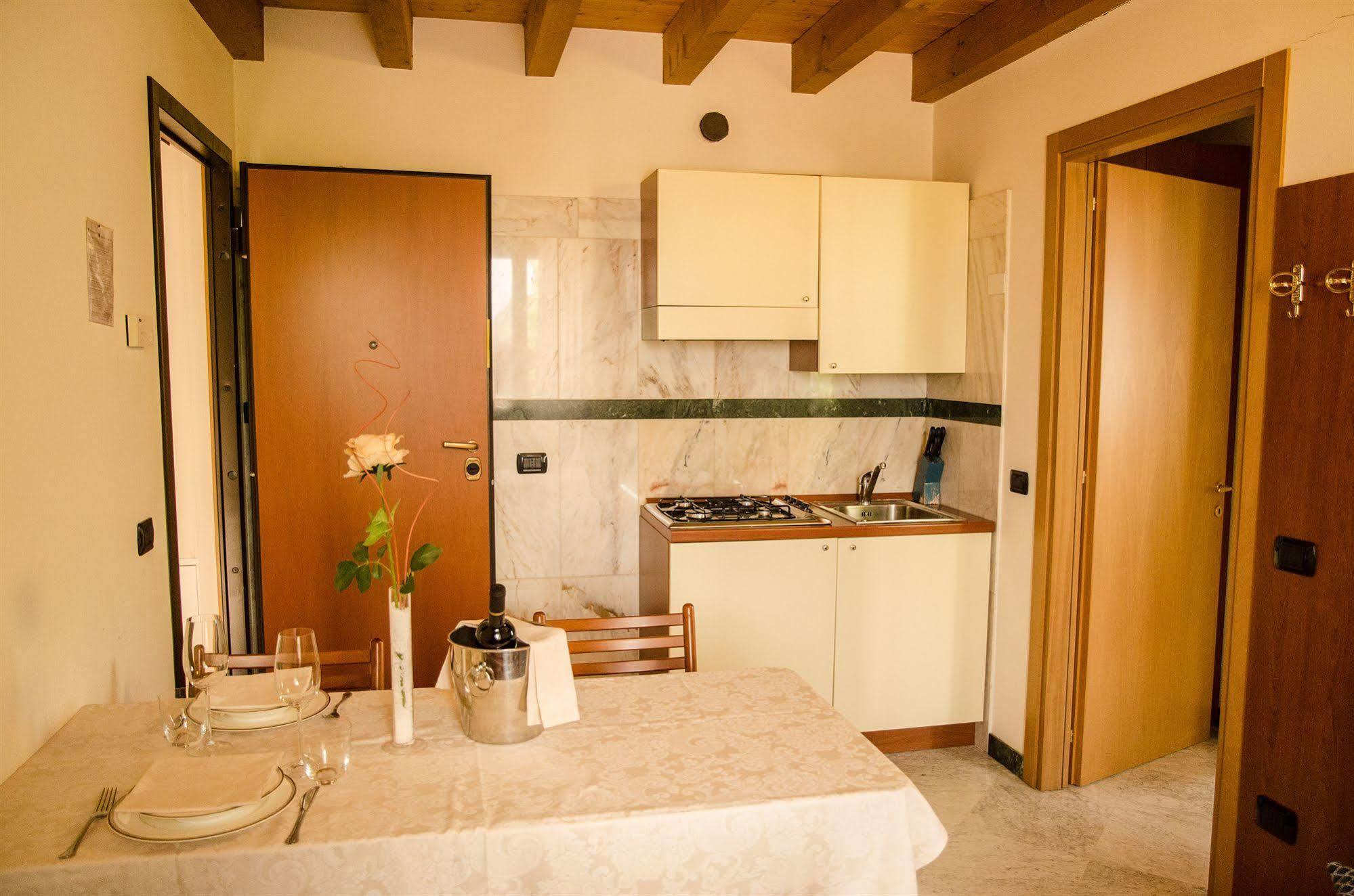Hotel Hdomus Nogarole Rocca Eksteriør billede