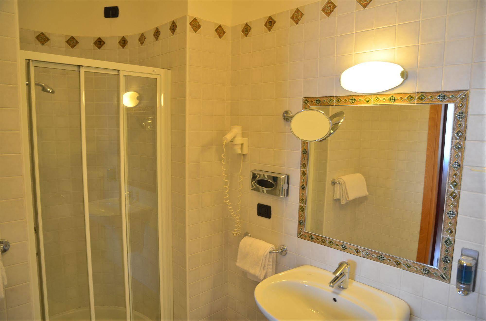 Hotel Hdomus Nogarole Rocca Eksteriør billede