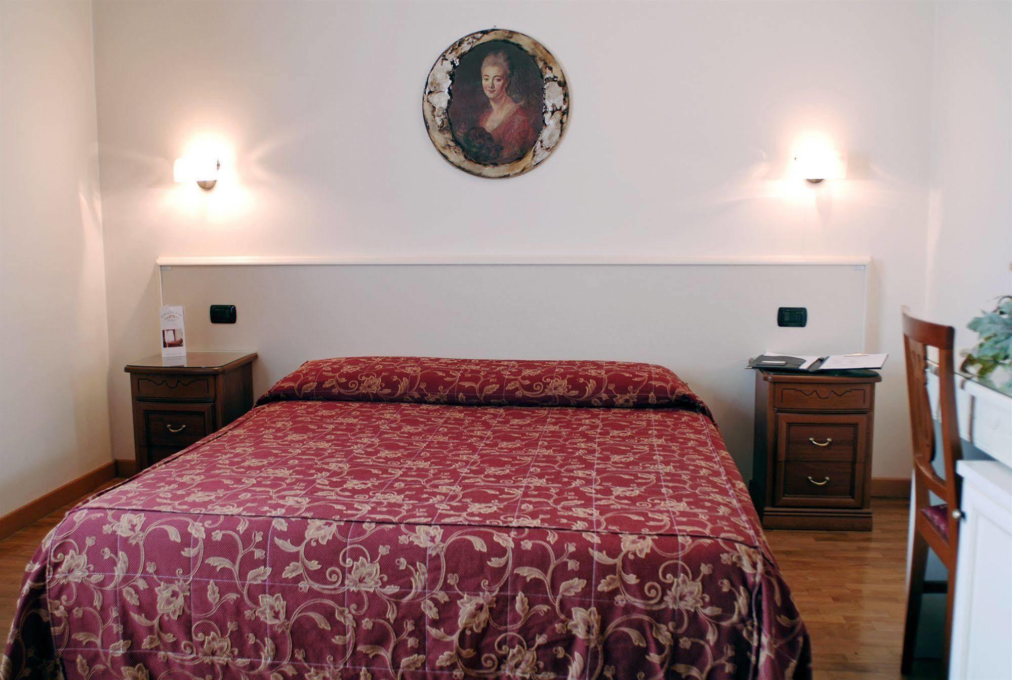 Hotel Hdomus Nogarole Rocca Eksteriør billede
