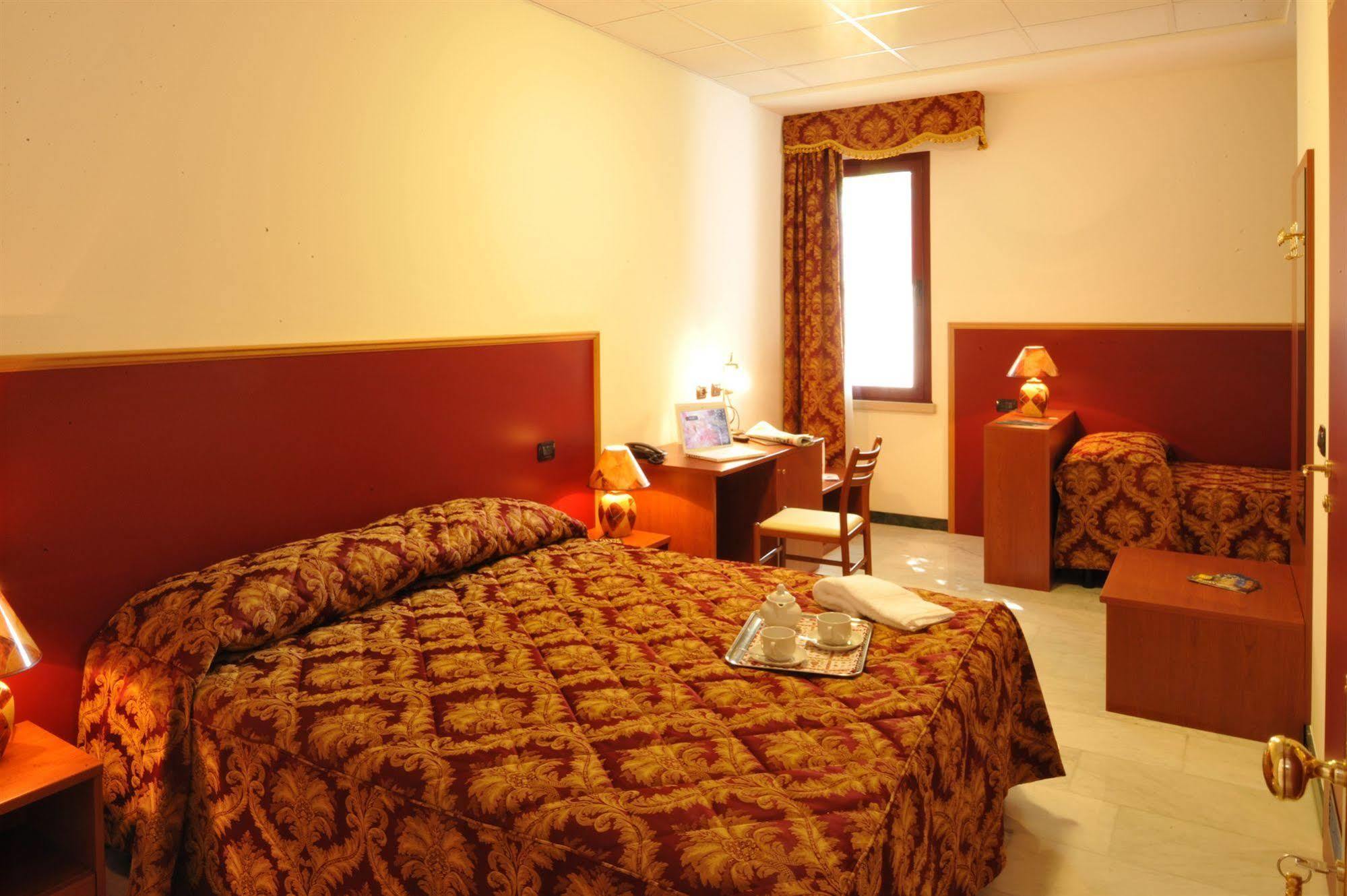 Hotel Hdomus Nogarole Rocca Eksteriør billede