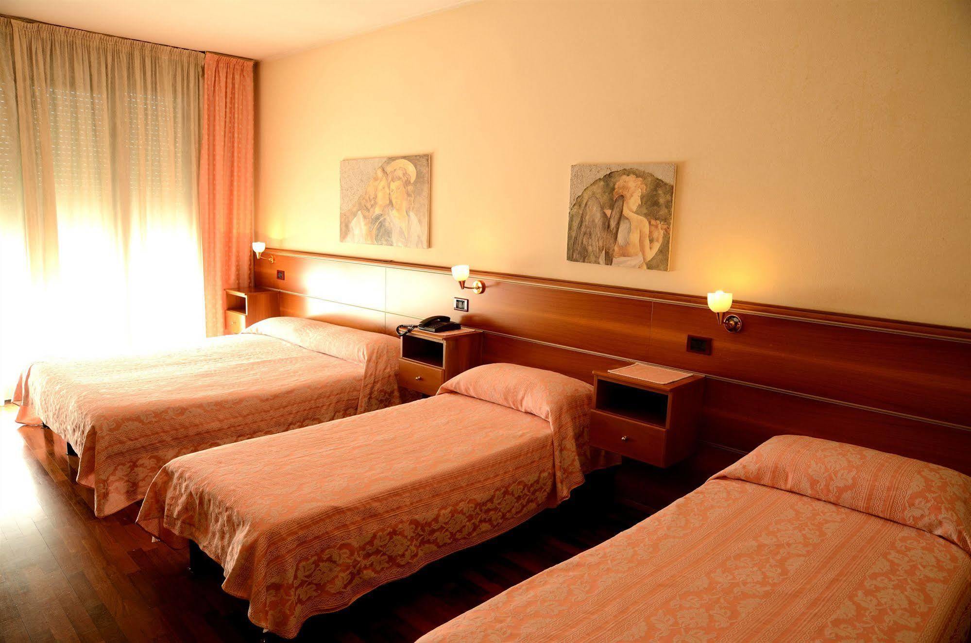 Hotel Hdomus Nogarole Rocca Eksteriør billede