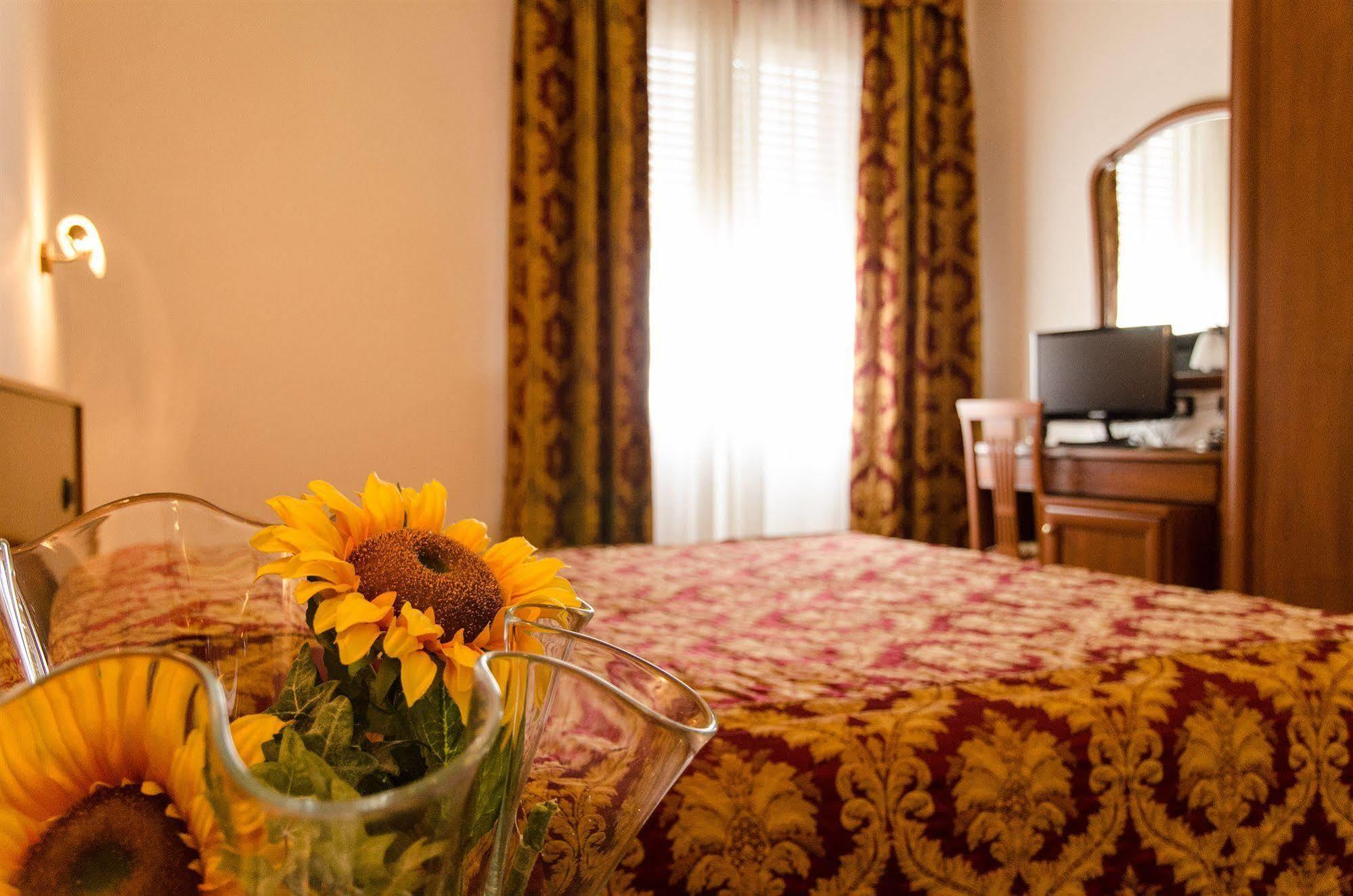 Hotel Hdomus Nogarole Rocca Eksteriør billede