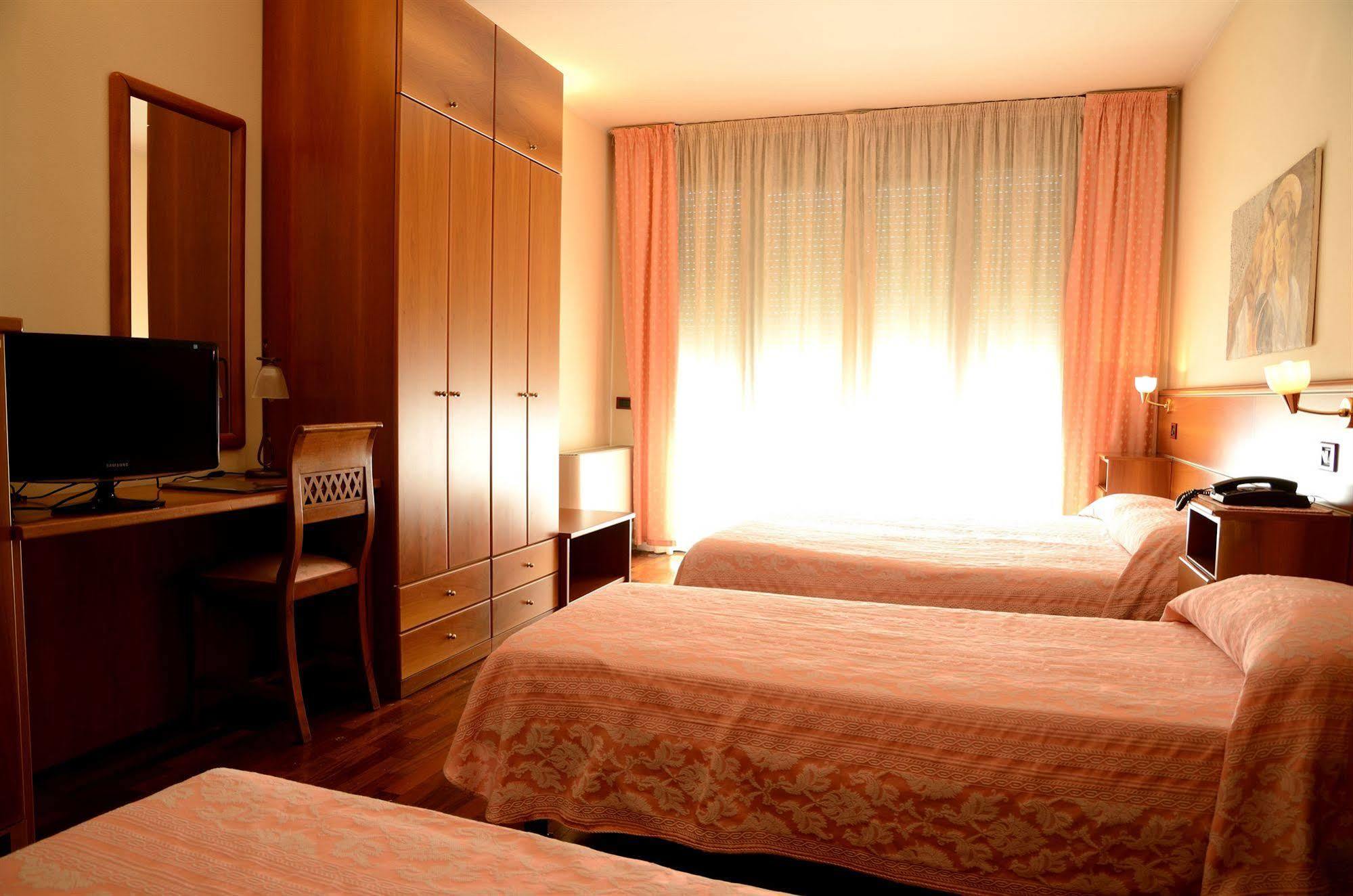 Hotel Hdomus Nogarole Rocca Eksteriør billede